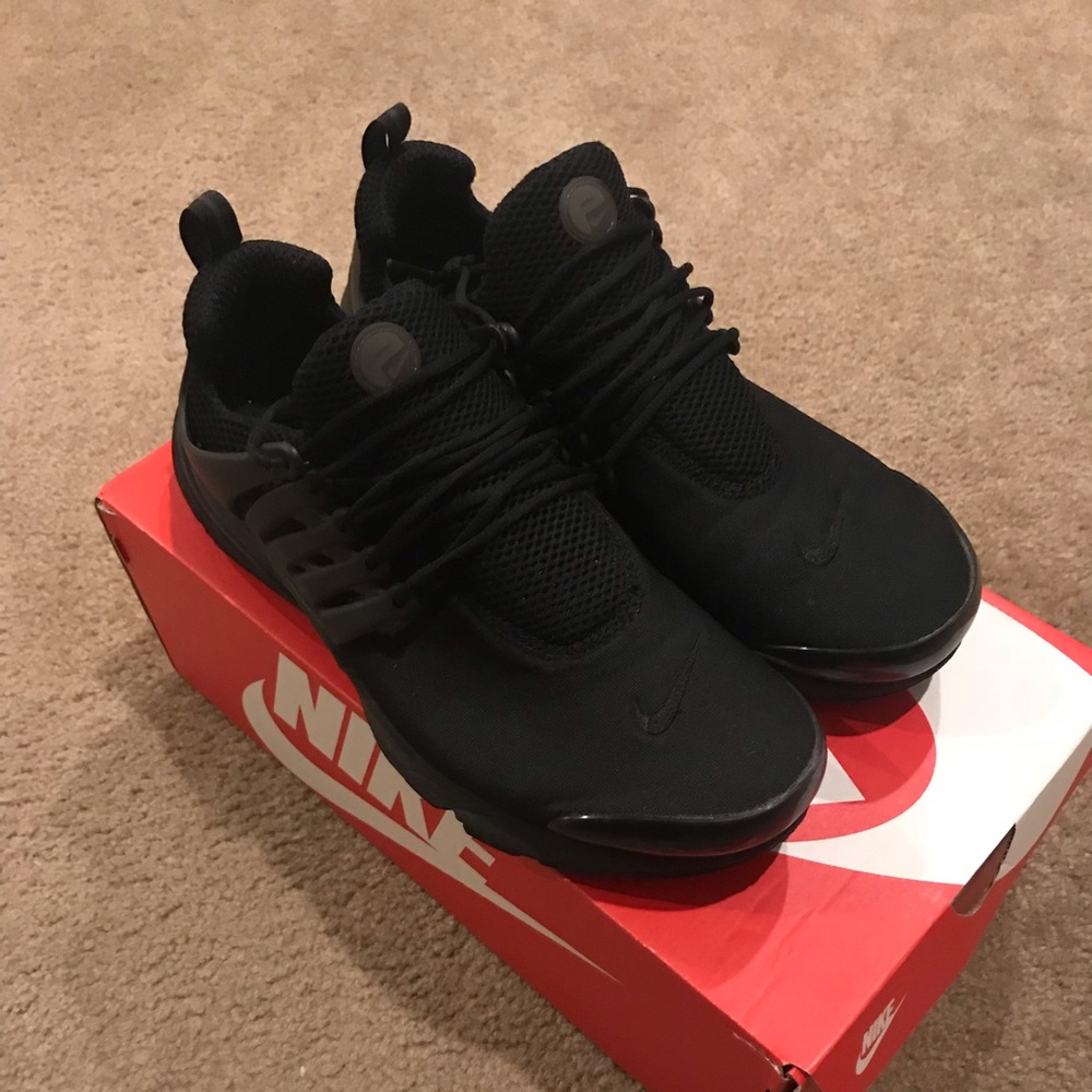 Nike presto’s black on black